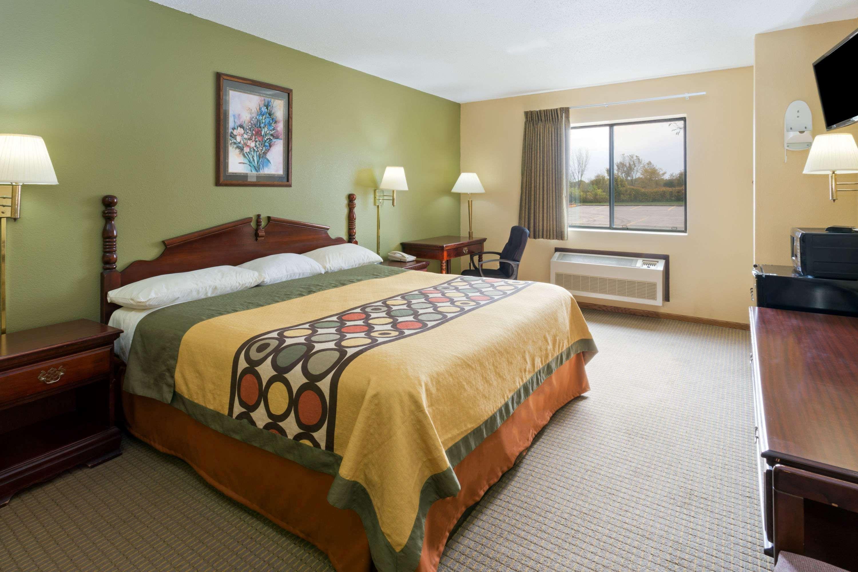 Super 8 By Wyndham Il DeKalb