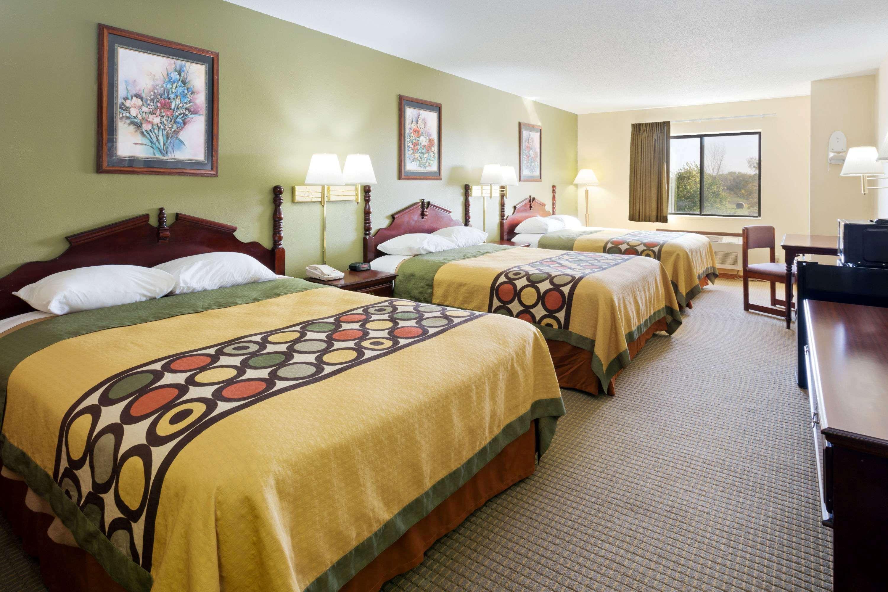 Super 8 By Wyndham Il 2*