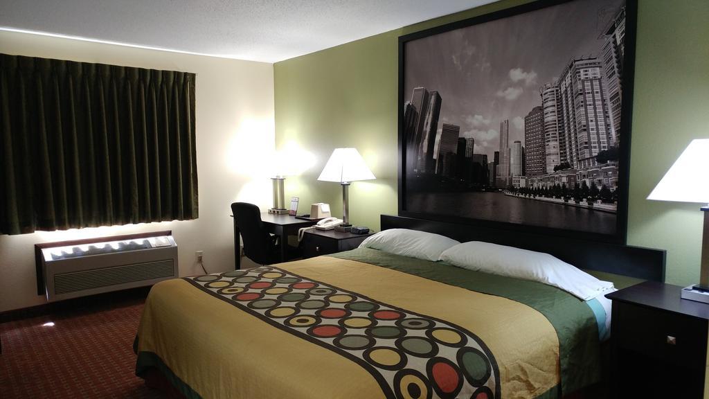 Super 8 By Wyndham Il Hotel DeKalb