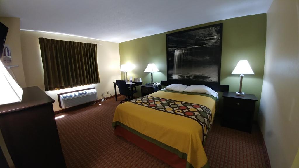 Super 8 By Wyndham Il Hotel DeKalb