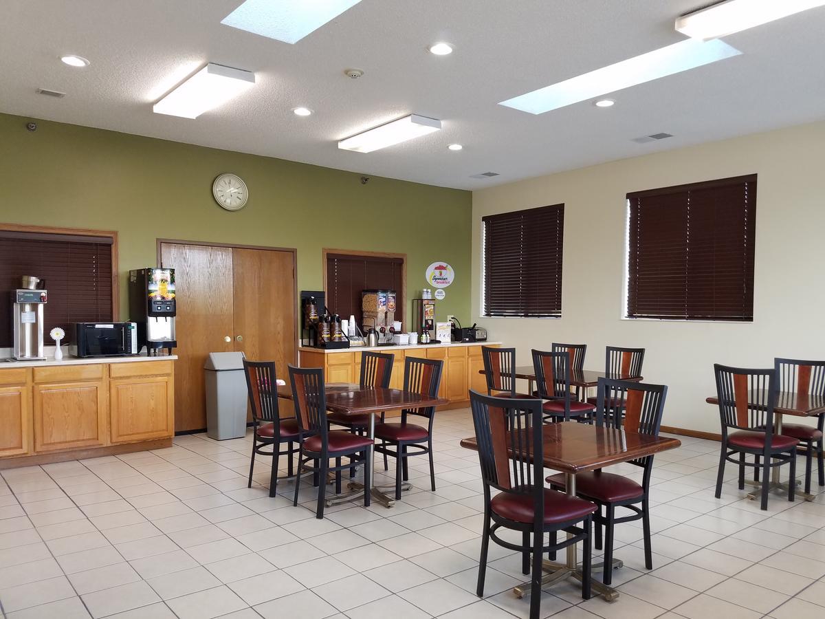 Super 8 By Wyndham Il DeKalb