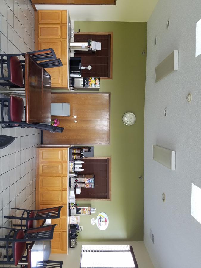 Super 8 By Wyndham Il DeKalb