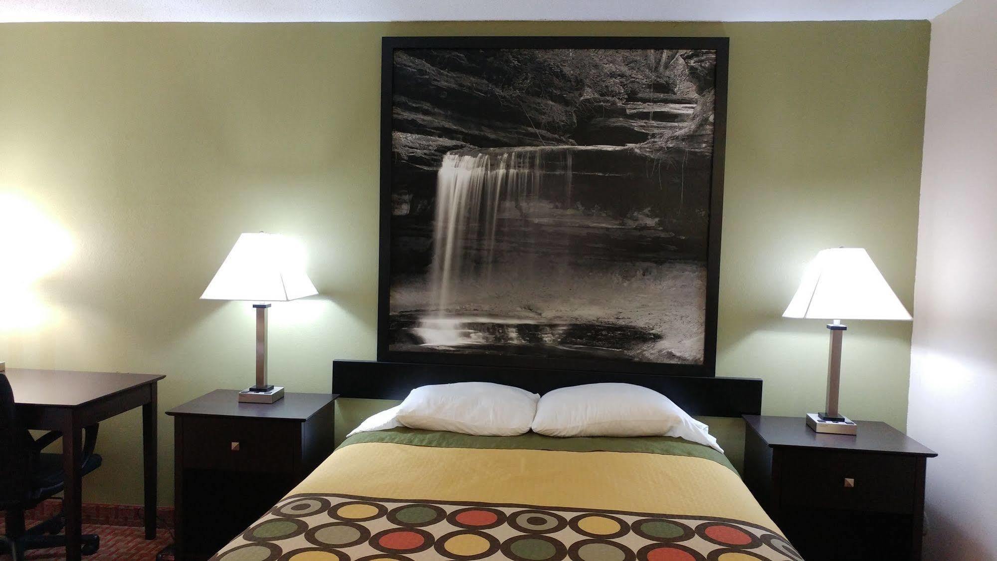 Super 8 By Wyndham Il 2*