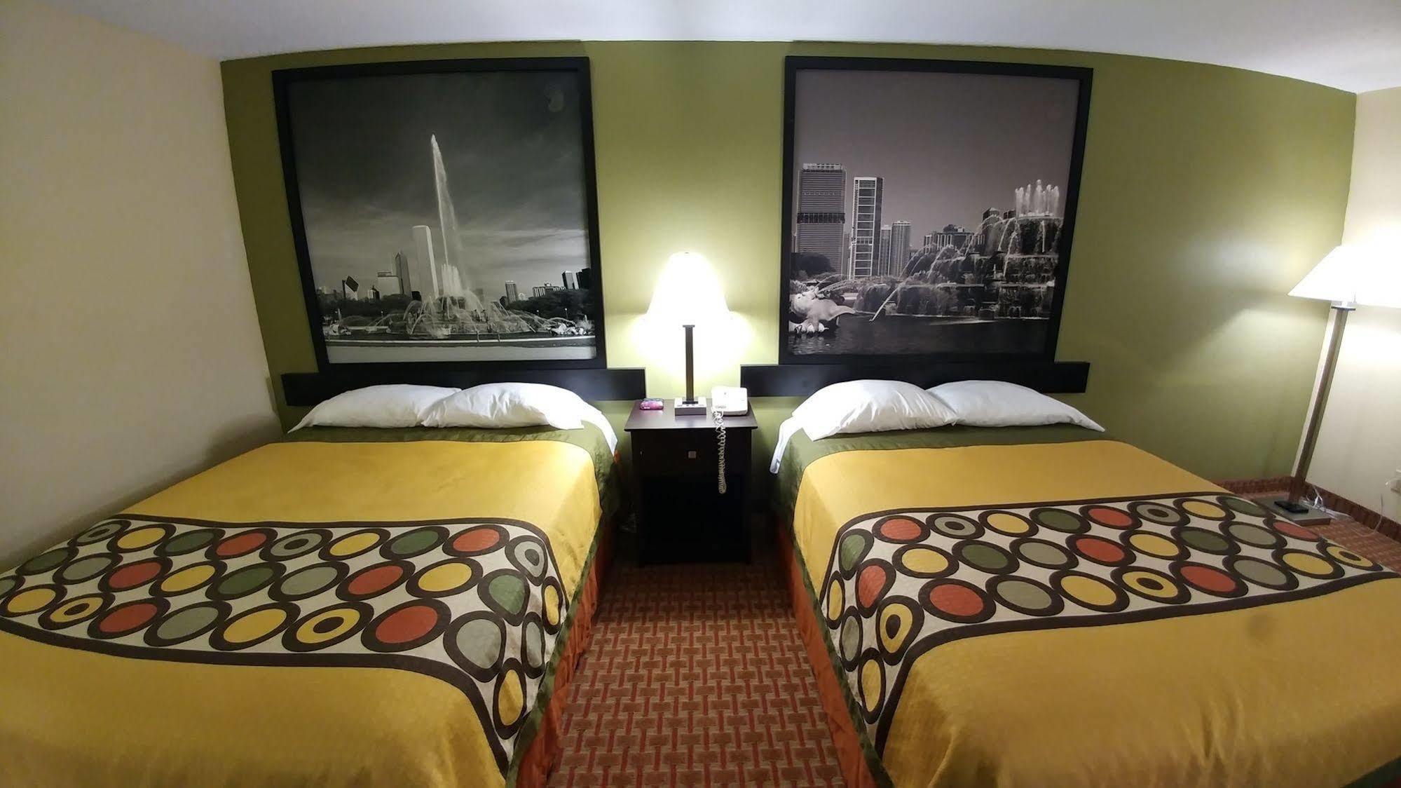 Super 8 By Wyndham Il Hotel